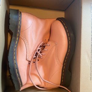 1460 pascal dr.martens